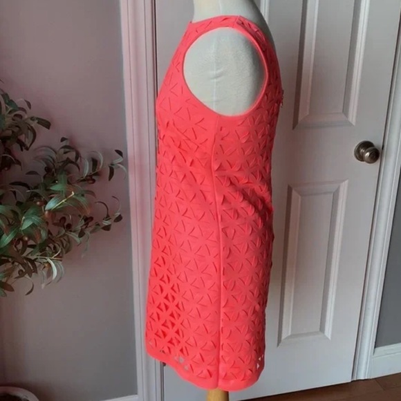 NWOT Lilly Pulitzer Mango Pink Sun Ray Daisy Laser Cut Scuba Ponte Shift Dress - Picture 5 of 13